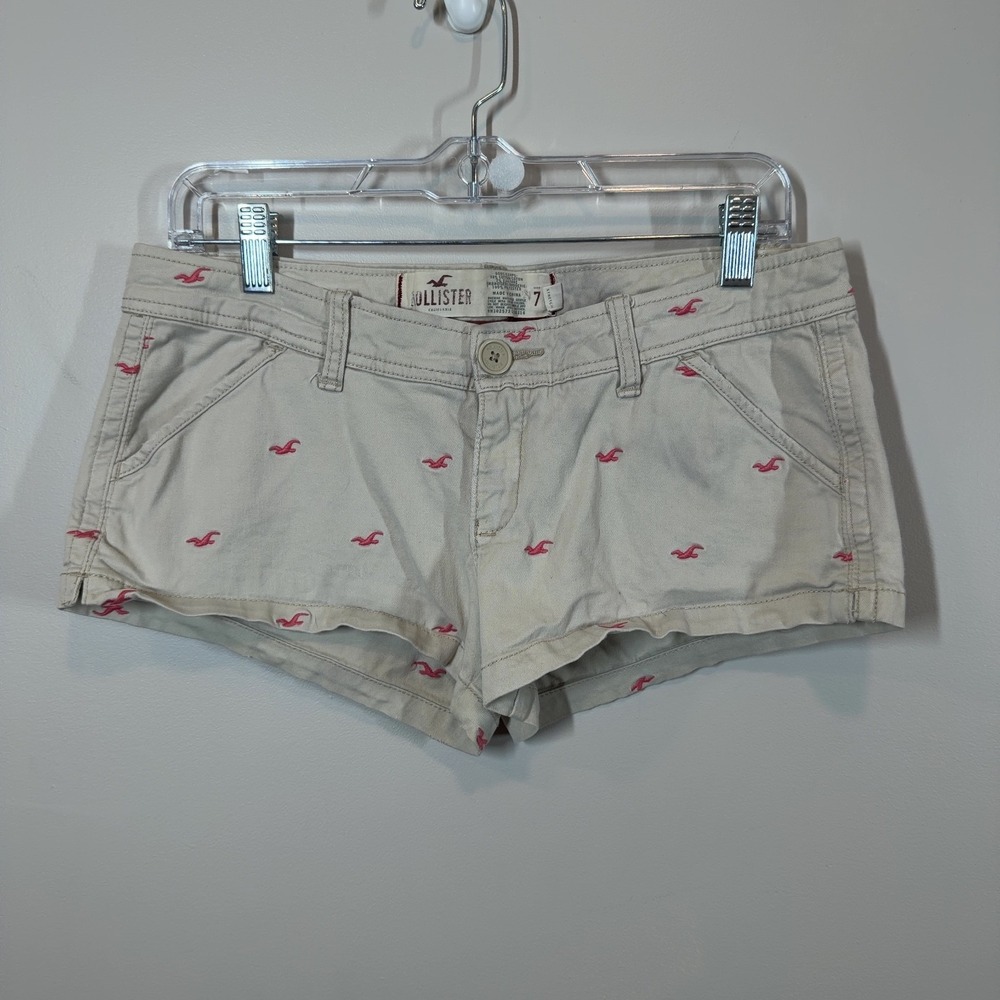 Hollister Women's Shorts Size 7 Khaki Beige Pink Embroidered Seagull Y2K